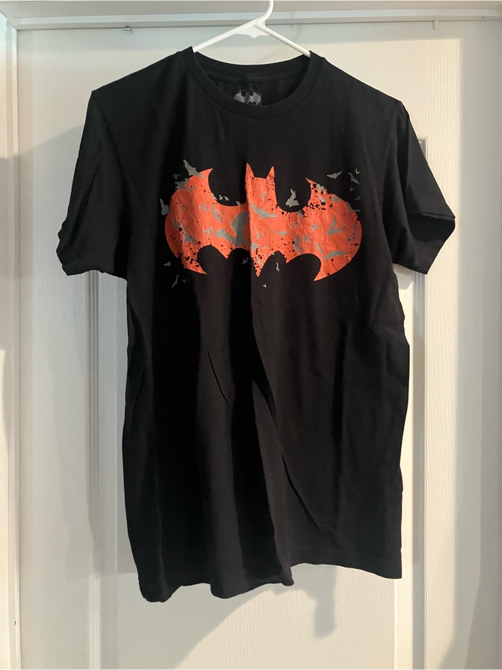 DC Comics Men’s medium Black Tee with Red Batman Emblem
